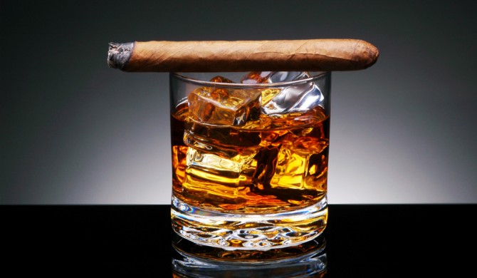 cigar-on-drink-670x390